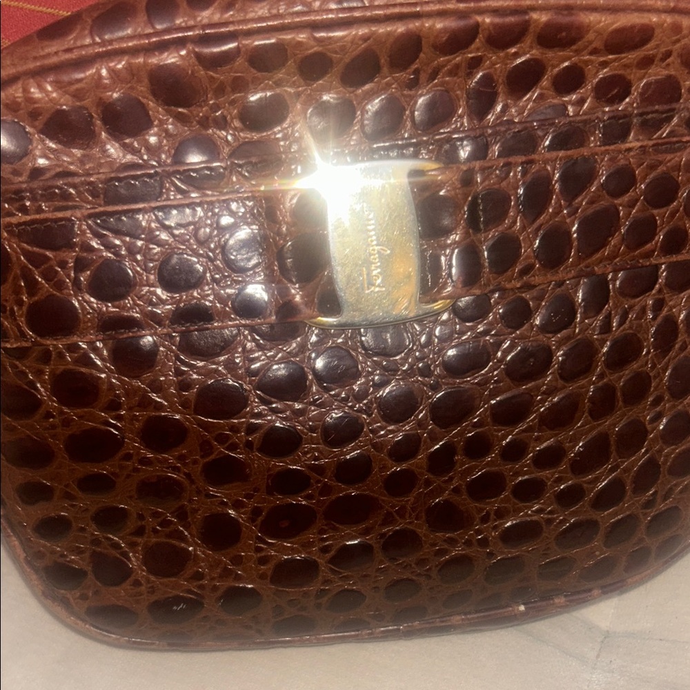 🚨VTG🚨RARE Salvatore Ferragamo CROCODILE EMBOSSED Leather Crossbody Bag
BA212559 - Picture 2 of 10